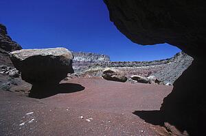 Large boulders in desert canyon