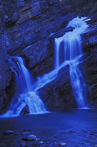 Time delay of waterfall over rock cliff