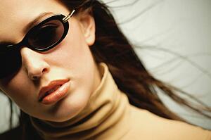 Woman with sunglasses
