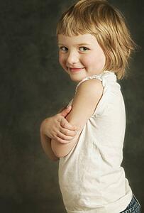 Child rolls up her sleeves