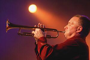 Man plays trumpet