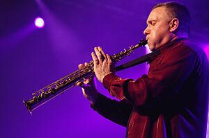 Man plays saxophone
