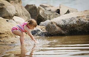 Child splashes in the water