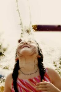 Child gets water in her face