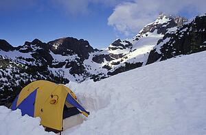 Snow tent