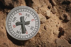 Compass with a cross as a pointer