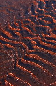 Undulating sand