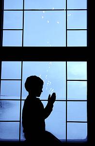 Child silhouette praying