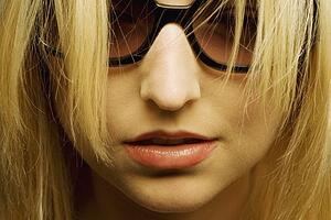 Woman with sunglasses