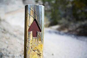 Arrow on post pointing up 