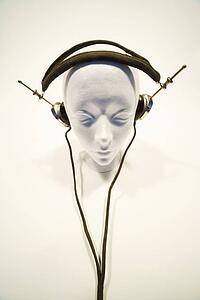 Mannequin head with headphones