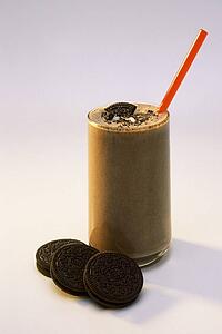 Chocolate milk with cookies