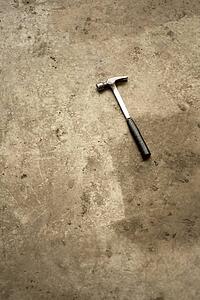 Hammer on the ground
