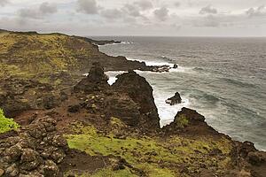 Maui's rugged Northern coastline with horizon in Hawaii, USA 