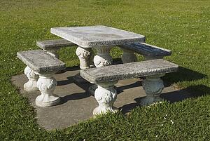 Decorative outdoor table and chairs 