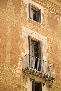 Balcony and windows, Casa del Gremi dels Veiers, La Ribera District, Barcelona, Spain