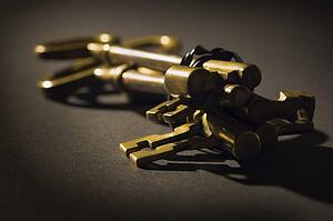 Bundle of old skeleton keys 
