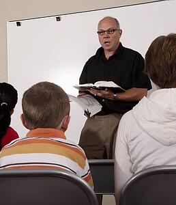 Man teaching students
