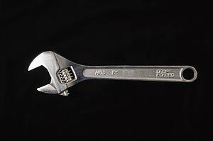 Adjustable metal wrench