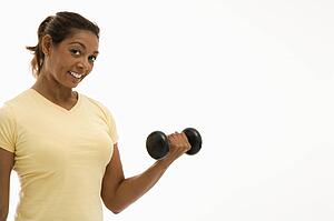 Woman doing arm curls 