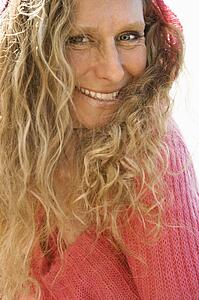 Woman with wavy hair 