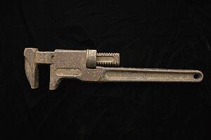 Metal pipe wrench