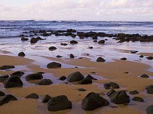 Rocks scattered on the beach, Hanalei Bay, Kauai, Hawaii