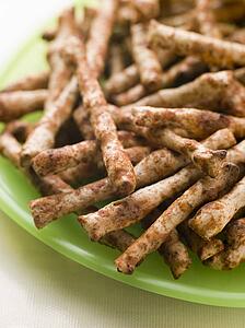 Savoury Wholemeal Snacks flavoured with Yeast Extract
