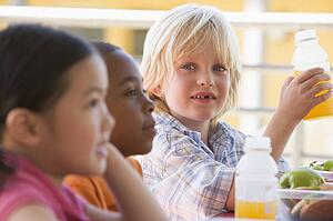 Students outdoors eating lunch (selective focus)