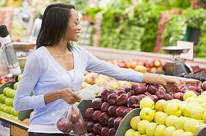 Woman shopping for apples at a grocery store