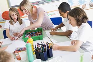 Students in art class with teacher