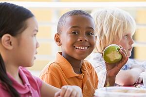 Students outdoors eating lunch (selective focus)