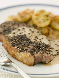 Steak au Poirve' with Saut Potatoes