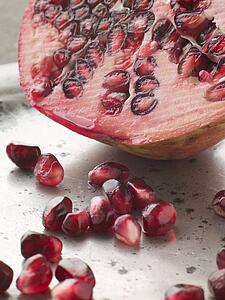 Halved pommegranate with seeds