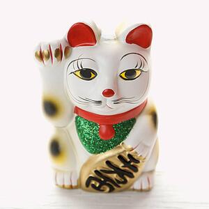 Japanese lucky cat figurine