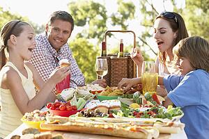 Family Dining Al Fresco