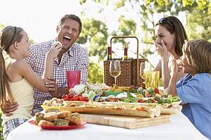Family Dining Al Fresco