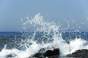 Waves breaking on rocks