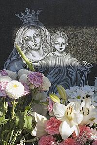 Headstone with bouquet of flowers