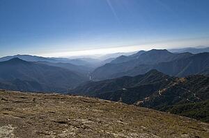 Foothills of the Sierra-Nevada Mountains, California, USA 