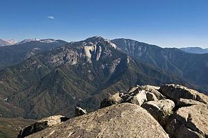 Foothills of the Sierra-Nevada Mountains, California, USA 