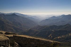 Foothills of the Sierra-Nevada Mountains, California, USA 