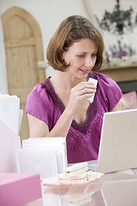 Woman eating lunch at her desk
