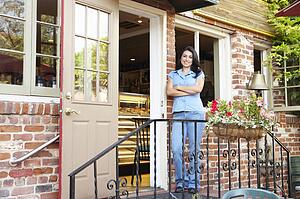 Woman standing outside bakery/cafÃ©