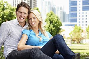 Couple sitting in city park