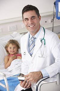 Doctor with child patient in USA Accident and Emergency