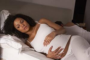 Pregnant woman unable to sleep